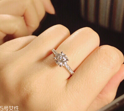 鉆戒和婚戒怎么一起戴？鉆戒和婚戒怎么同時(shí)戴？