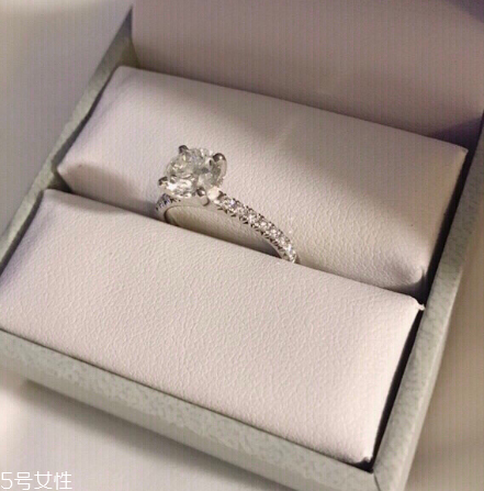 鉆戒和婚戒怎么一起戴？鉆戒和婚戒怎么同時(shí)戴？