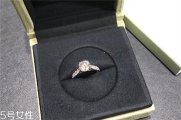 鉆戒和婚戒怎么一起戴？鉆戒和婚戒怎么同時(shí)戴？