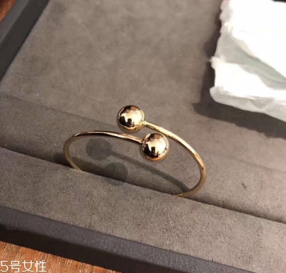 手鐲可以戴兩只手嗎？手鐲可以兩只手同時戴嗎？