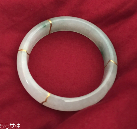 手鐲可以帶著睡覺嗎？手鐲睡覺戴好嗎？