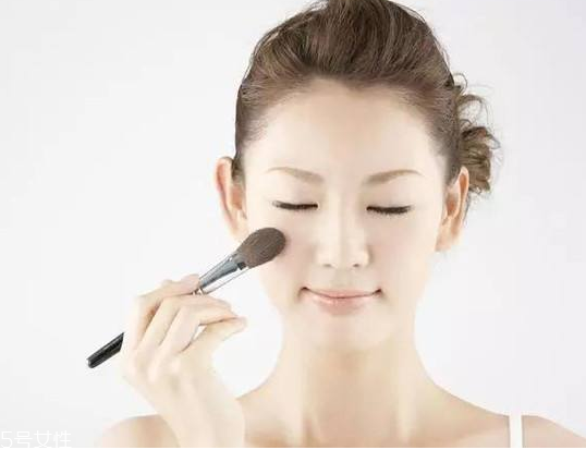 腮紅是刷在哪個(gè)位置？標(biāo)準(zhǔn)腮紅打在什么位置？