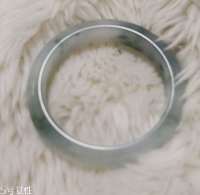 手鐲什么顏色好看？手鐲買哪種顏色好？