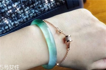 手鐲什么顏色好看？手鐲買哪種顏色好？