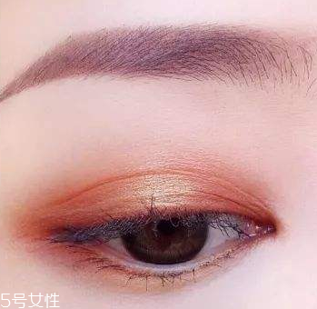 眼影會(huì)暈妝嗎？為什么眼影總是暈妝？
