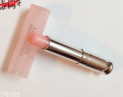唇膏用完里邊怎么打開？唇膏剩一截怎么挖出來？