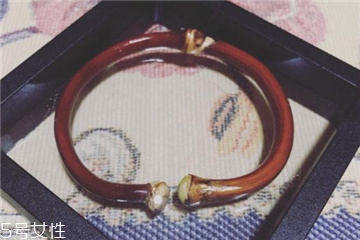 雞血藤手鐲可以碰水嗎？雞血藤手鐲沾水好嗎？