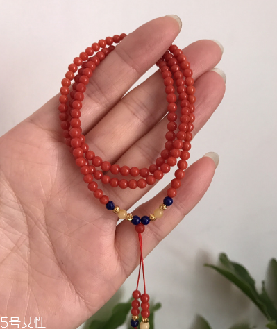 紅珊瑚手鏈真假鑒別 怎樣辨別紅珊瑚手鏈的真假？