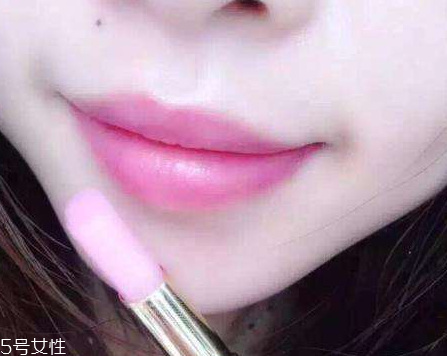 唇膏過敏怎么辦？唇膏過敏癥狀
