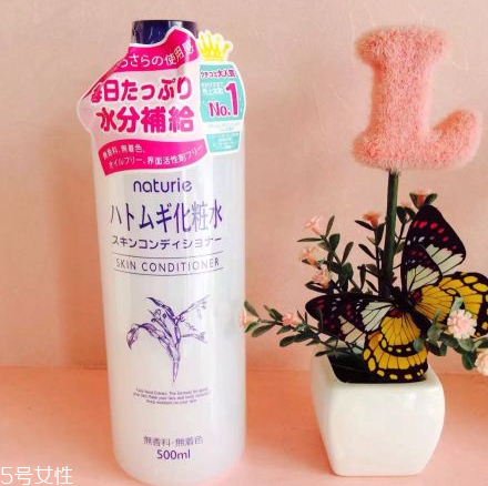 化妝水進(jìn)眼睛怎么辦？化妝水辣眼睛怎么回事？