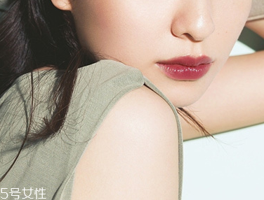 口紅弄到墻上怎么去掉？墻上口紅印怎么去掉？