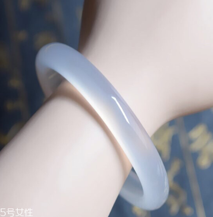 玉髓手鐲一般多少錢？玉髓手鐲市場價(jià)格