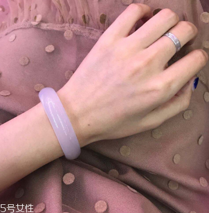 玉髓手鐲什么顏色好？玉髓手鐲顏色推薦
