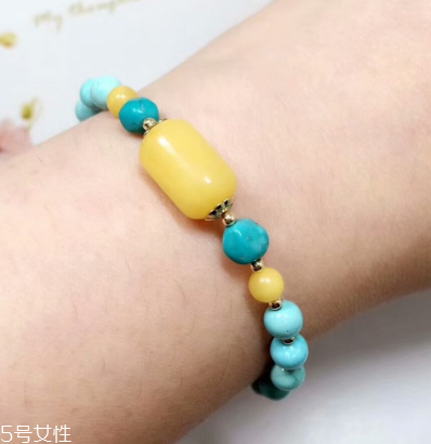 綠松石可以戴著洗澡嗎？綠松石手串洗澡要摘嗎？