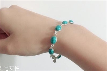 綠松石發(fā)黃怎么回事？綠松石手串發(fā)黃了怎么處理？