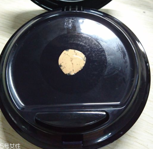 雅詩蘭黛紅石榴氣墊cc代言人是誰？雅詩蘭黛氣墊哪款好用？