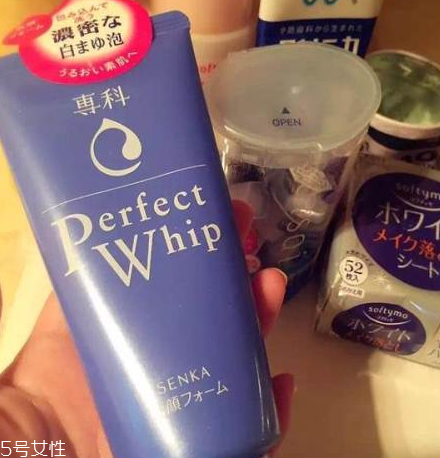 皂基洗面奶可以卸妝嗎？皂基洗面奶有卸妝功效嗎？