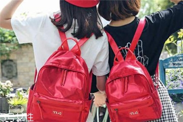 20歲女生背什么包？20多歲女生適合什么包包？