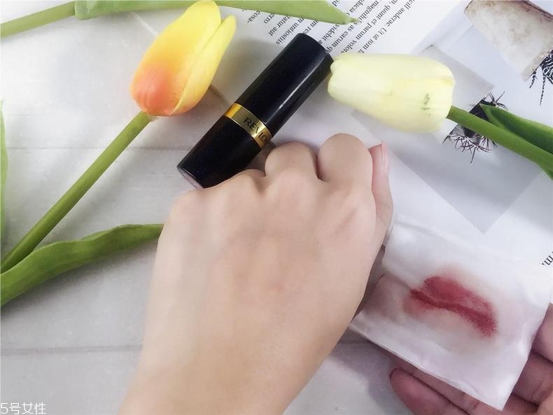 露華濃525是什么色？露華濃525適合黃皮嗎？