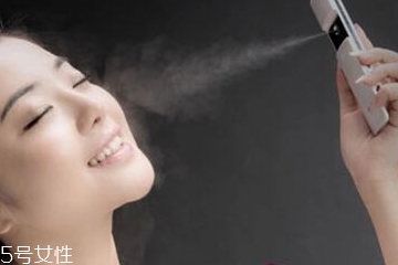 補水噴霧怎么定妝不花妝？補水噴霧的隱藏功能介紹