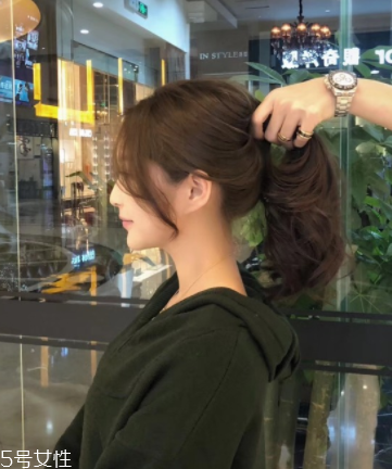 燙發(fā)是冷燙好還是熱燙好？冷燙和熱燙哪個(gè)更自然？