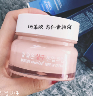 長(zhǎng)期用素顏霜會(huì)變黑嗎？長(zhǎng)期用素顏霜的后果
