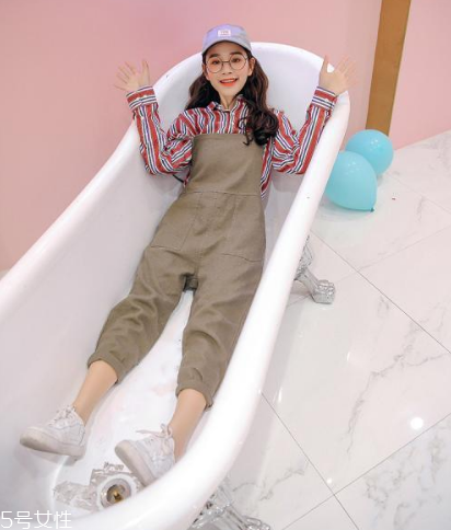 平胸女生夏天穿什么？平胸也能穿出高級(jí)感