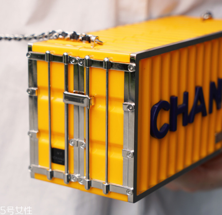 chanel集裝箱多少錢(qián)？香奈兒集裝箱包包正品價(jià)格