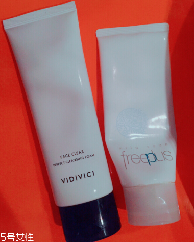 vidivici和芙麗芳絲哪個好？vidivici和芙麗芳絲洗面奶比較