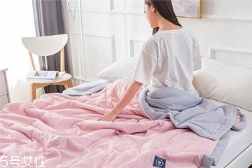 空調(diào)被可以曬太陽(yáng)嗎？多曬被子好處多