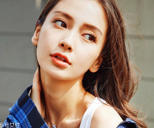 染發(fā)會使頭發(fā)變白嗎？頭發(fā)變白不是染發(fā)的鍋