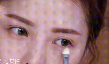下眼影顯臟怎么辦？下眼影怎么畫不突兀？