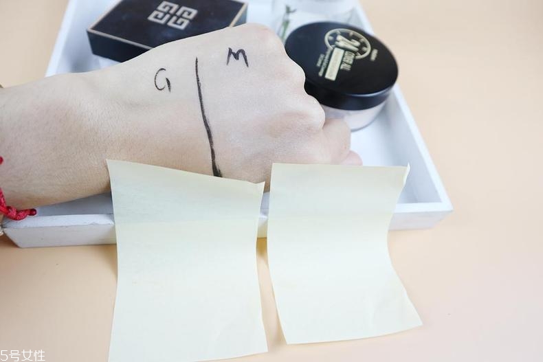 紀(jì)梵希散粉和mistine散粉哪個好 平價vs大牌巔峰對決 紀(jì)梵希散粉和mistine散粉哪個好 平價vs大牌巔峰對決