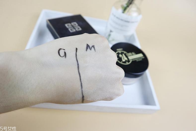 紀(jì)梵希散粉和mistine散粉哪個好 平價vs大牌巔峰對決 紀(jì)梵希散粉和mistine散粉哪個好 平價vs大牌巔峰對決