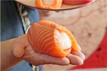三文魚(yú)刺身有寄生蟲(chóng)嗎 三文魚(yú)怎么選購(gòu)無(wú)寄生蟲(chóng)