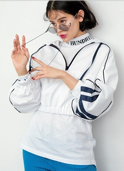夏季運(yùn)動風(fēng)搭配女圖片 女人味的夏日運(yùn)動風(fēng)