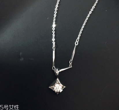 鉑金項(xiàng)鏈洗澡可以戴嗎 會有一定影響