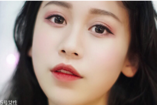 秋冬季節(jié)化妝步驟，保濕補水很重要
