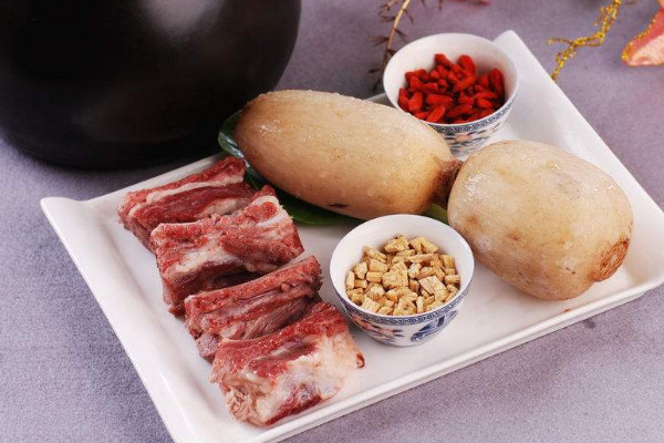 蓮藕怎么知道它粉不粉？別光看外表還得看孔數(shù)