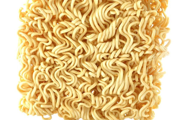 方便面是誰發(fā)明的？買方便面注意看保質(zhì)期