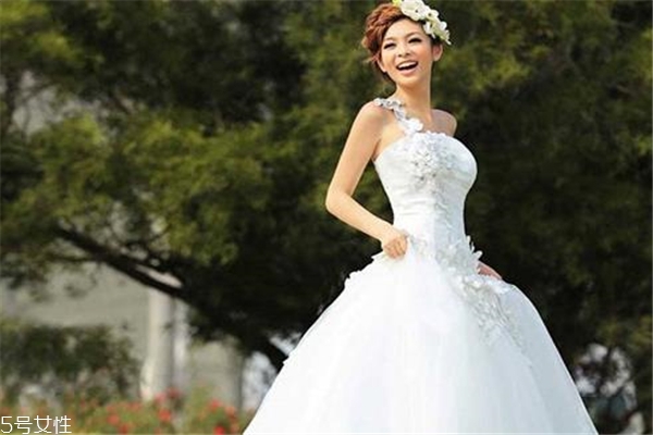 婚紗費(fèi)用是用彩禮錢嗎 沒(méi)有嚴(yán)格規(guī)定