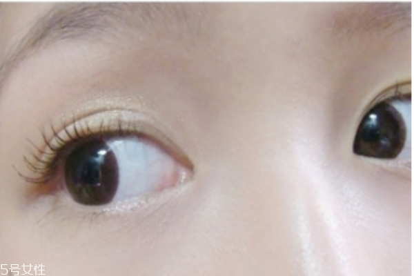 怎么快速學(xué)會(huì)化妝 最簡(jiǎn)單眼妝畫(huà)法教程
