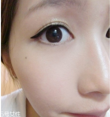 怎么快速學(xué)會(huì)化妝 最簡(jiǎn)單眼妝畫(huà)法教程