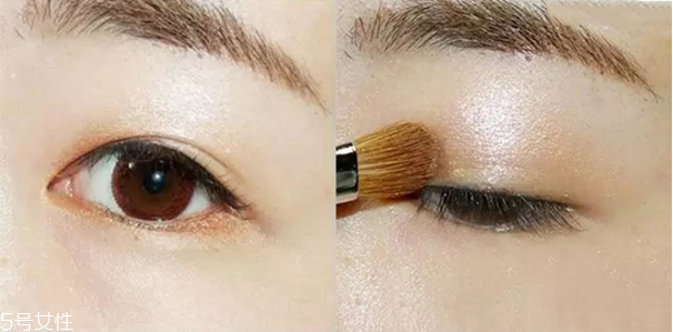 怎么快速學(xué)會(huì)化妝 最簡(jiǎn)單眼妝畫(huà)法教程