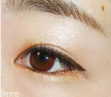 怎么快速學(xué)會(huì)化妝 最簡(jiǎn)單眼妝畫(huà)法教程