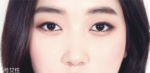 怎么快速學(xué)會(huì)化妝 最簡(jiǎn)單眼妝畫(huà)法教程