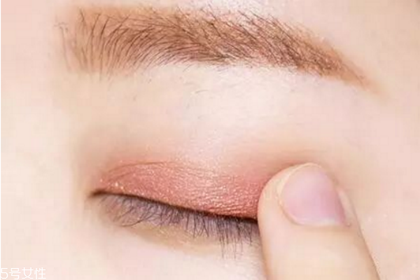 圓臉適合什么妝容 讓你的大臉變成小臉 圓臉適合什么妝容 讓你的大臉變成小臉