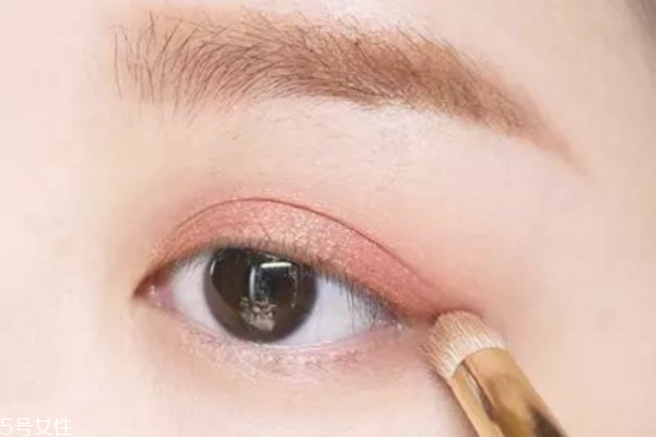 圓臉適合什么妝容 讓你的大臉變成小臉 圓臉適合什么妝容 讓你的大臉變成小臉