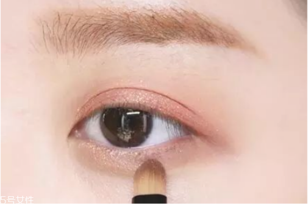 圓臉適合什么妝容 讓你的大臉變成小臉 圓臉適合什么妝容 讓你的大臉變成小臉