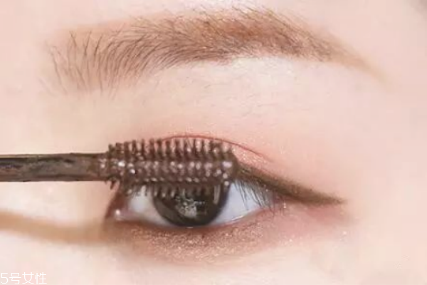 圓臉適合什么妝容 讓你的大臉變成小臉 圓臉適合什么妝容 讓你的大臉變成小臉